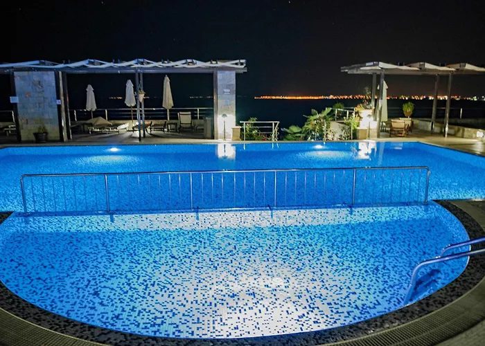 Comfortable With Sea View In Dolce 2 Apartment